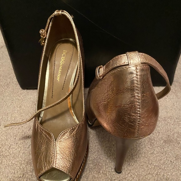 Sandals - Picture 8 of 8